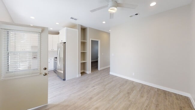 Building Photo - 4BD/2BA, Private Yard! (Lease out, pending signatures. Check back in a few days!)