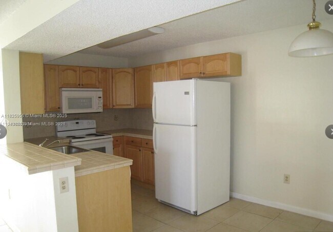Foto del edificio - 250 Palm Cir W
