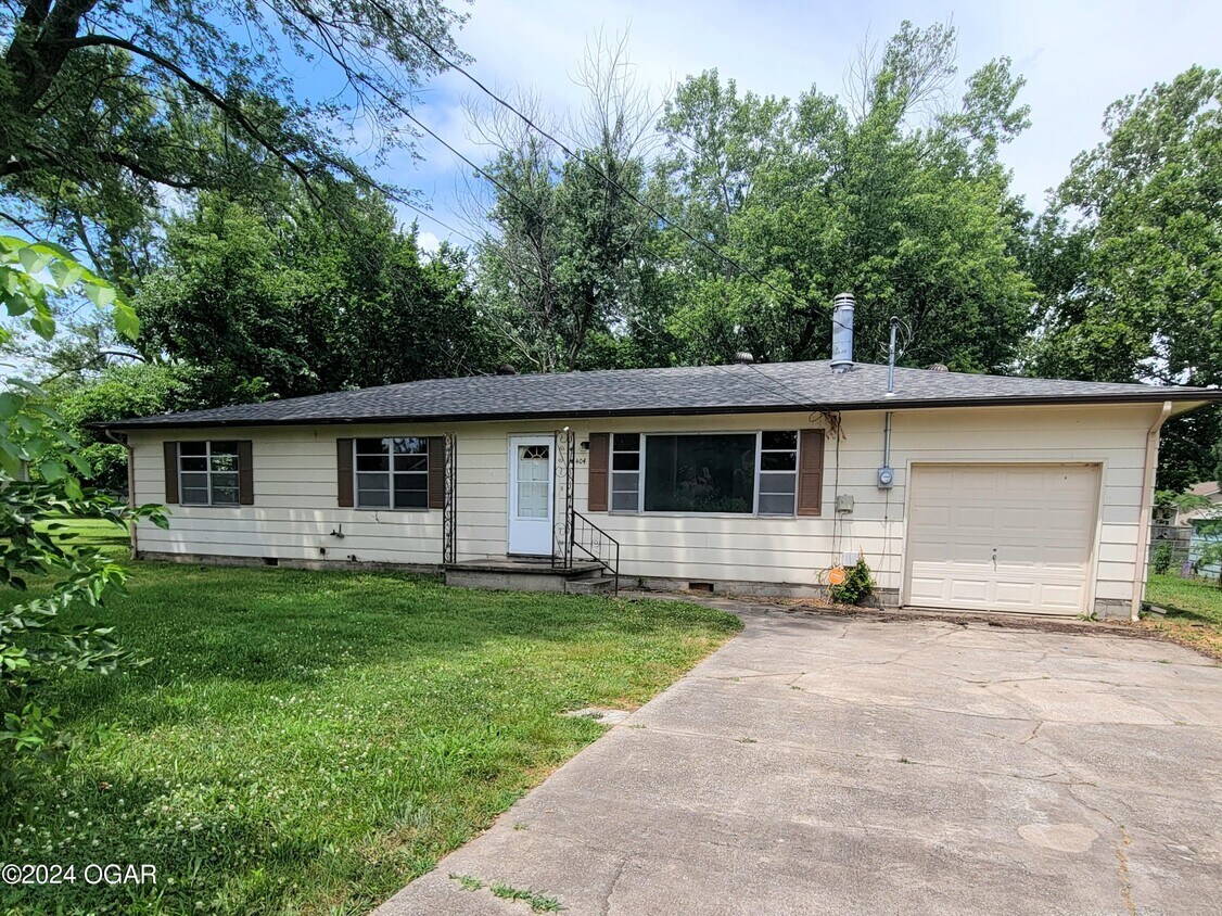 Primary Photo - 2404 Iron Gates Rd