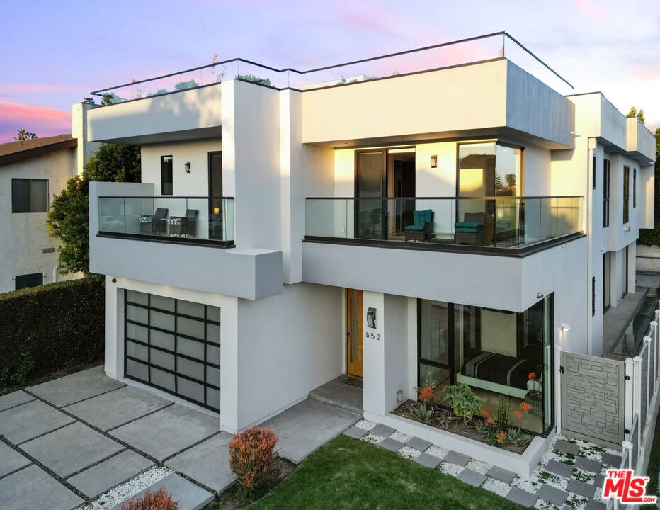 Foto principal - 852 N Vista St