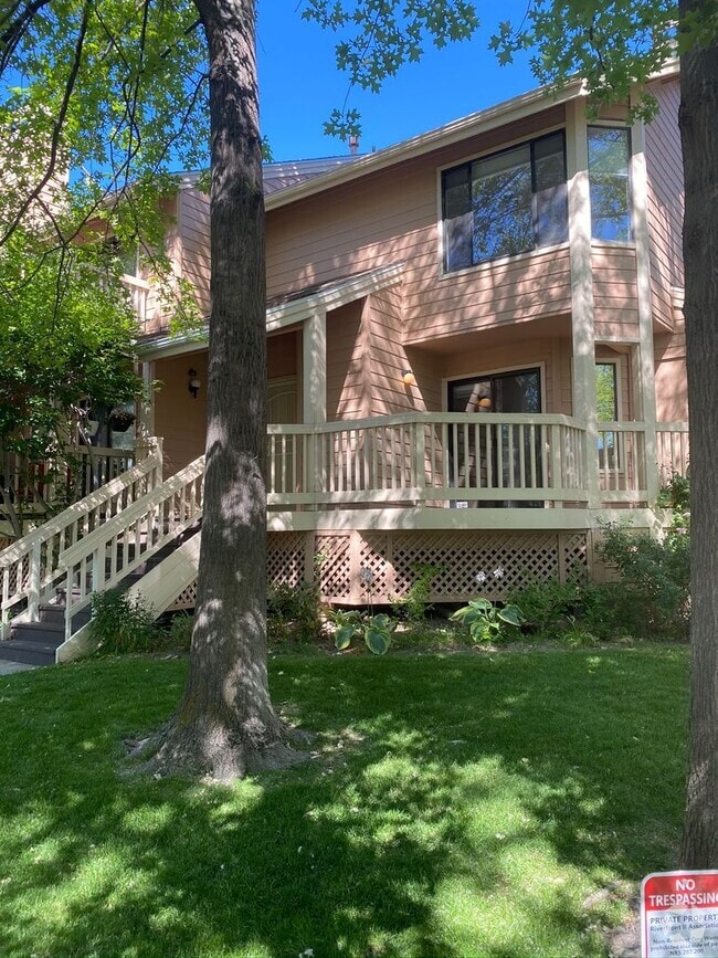 Building Photo - 2875 Idlewild Dr