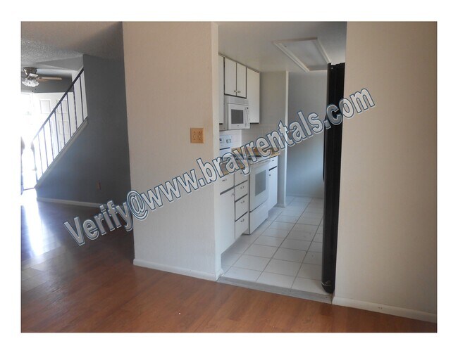 Building Photo - 476 Fruitwood Dr