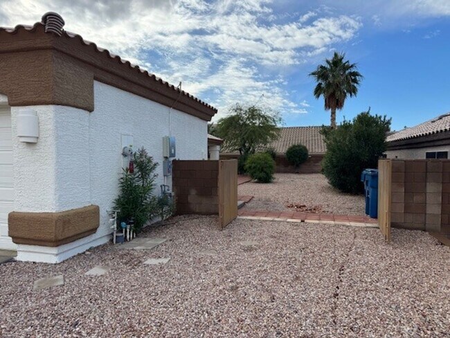 Foto del edificio - 3BR with SOLAR-NO Electric Bills! RV Gate & Parking, Bullhead Parkway