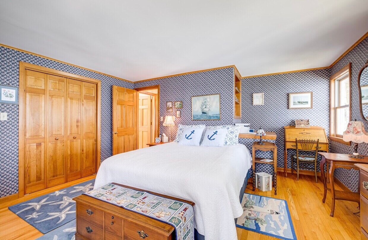 Primary Photo - 72 Maquoit Dr