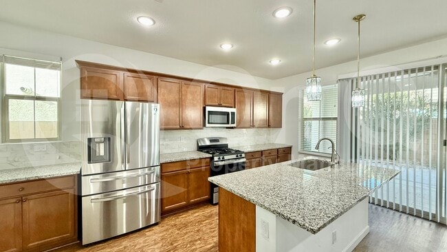 Building Photo - 1350 W Javelina Dr