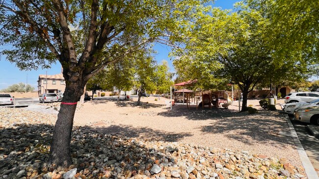 Foto del edificio - 1437 N 80th Ln