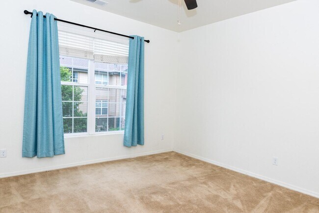 Foto del edificio - 4790 Wells Branch Heights