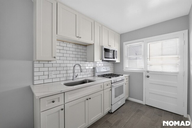 Building Photo - 2229 Redthorn Rd