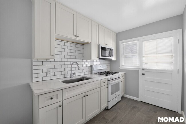 Foto del edificio - 2229 Redthorn Rd