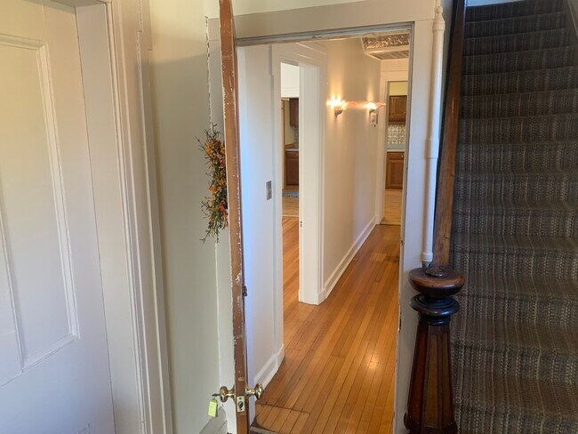 Entrance - 609 S Prospect St