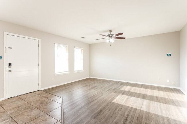 Building Photo - 1933 Creekridge Dr