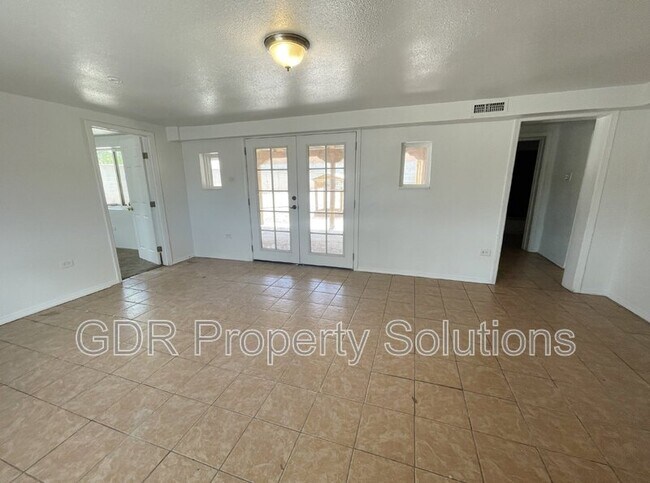 Building Photo - 158 Sandia Rd NW