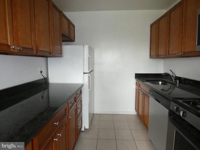 Foto del edificio - 1300 S Arlington Ridge Rd