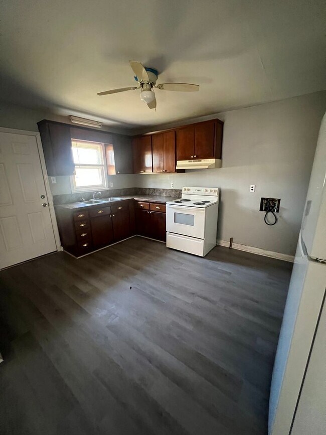 Foto del edificio - 327 Cornelius Ave