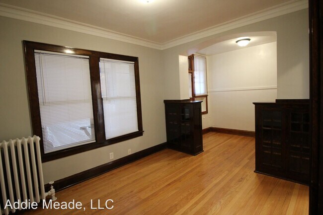 Building Photo - 6059 W Addison St