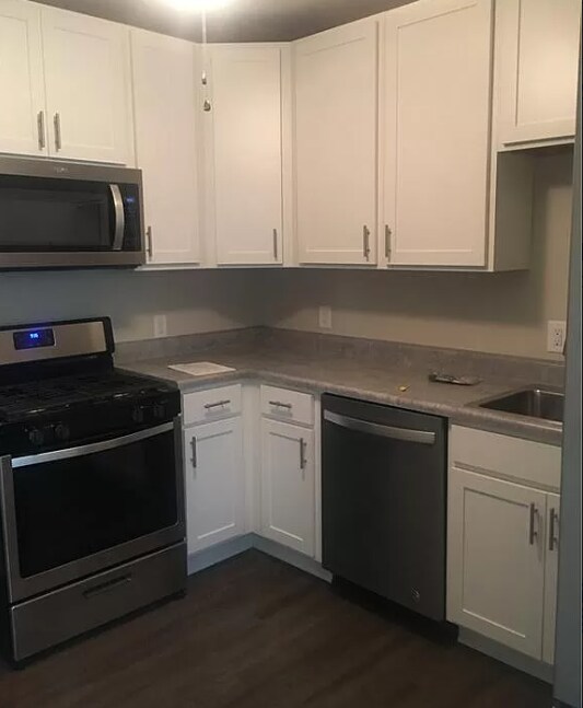 Kitchen - 31420 Lake Shore Blvd
