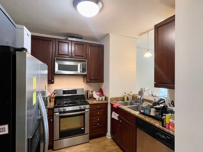 Building Photo - 420 E Waterside Dr