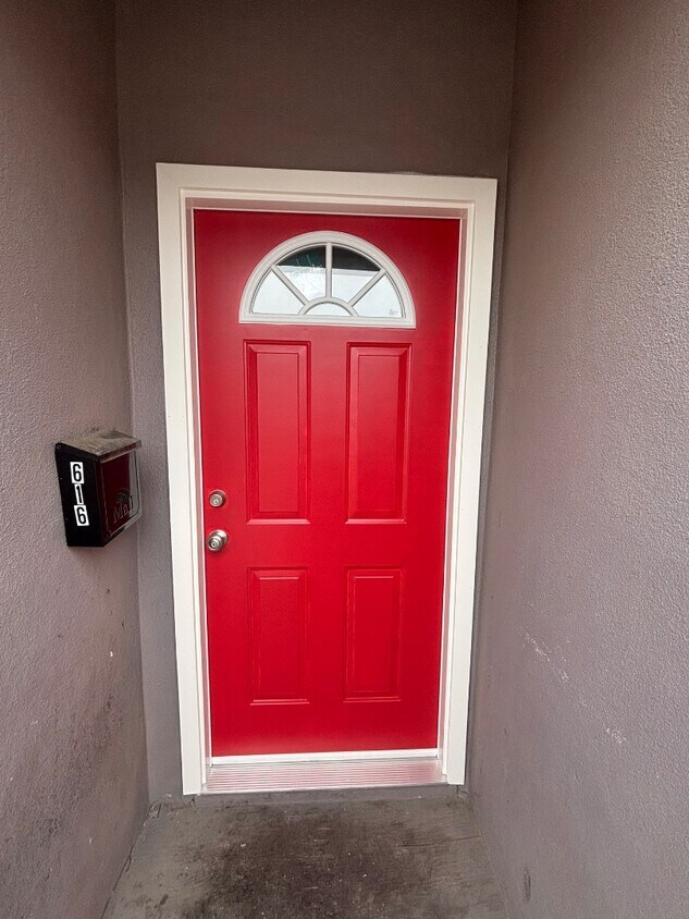 Primary Photo - 616 B St