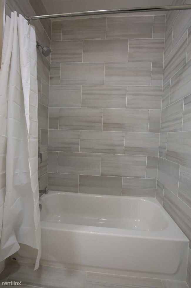 Building Photo - 4 br, 2 bath  - 244 Paris St Unit 3