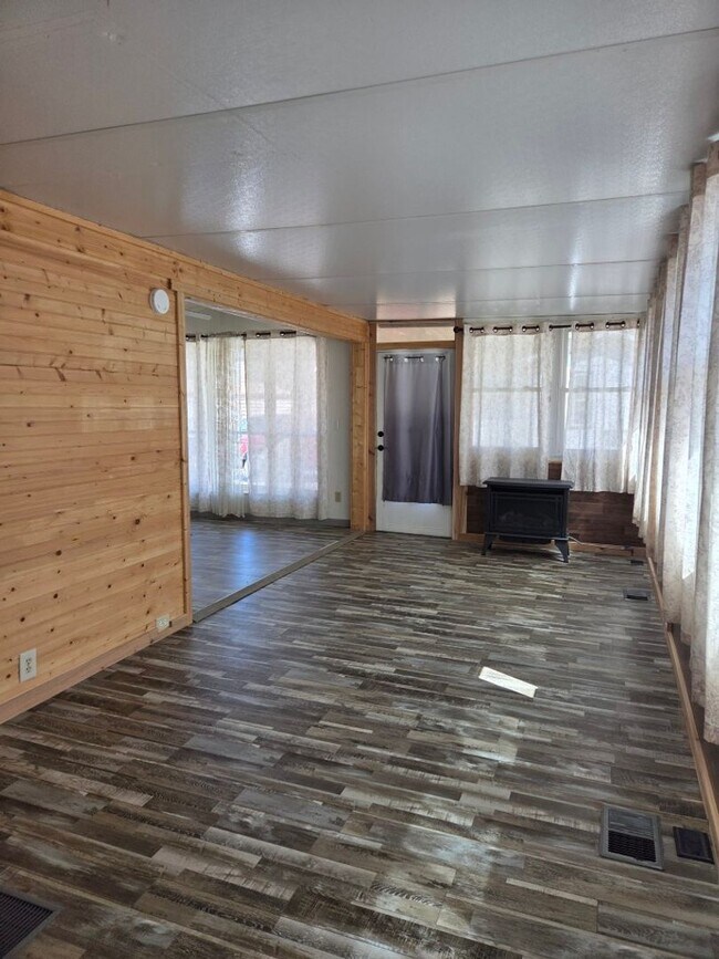 Foto del edificio - $1,350 - 1 Bedroom / 1 Bath Park Model on the Creek in Tatham Mountain Park