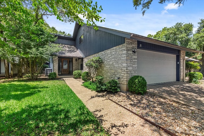 Building Photo - 8606 Mesa Dr