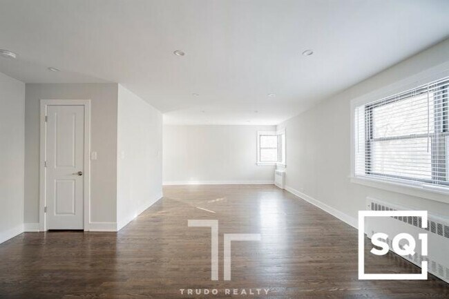 Building Photo - 1 bedroom in Chicago IL 60626
