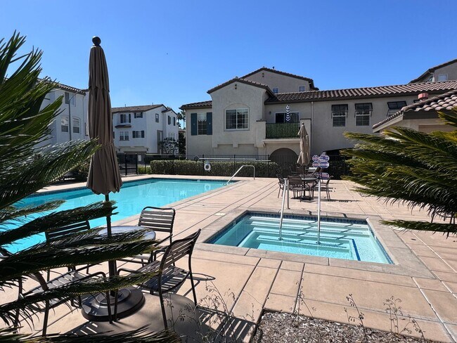 Foto del edificio - Carlsbad Townhome with AC!