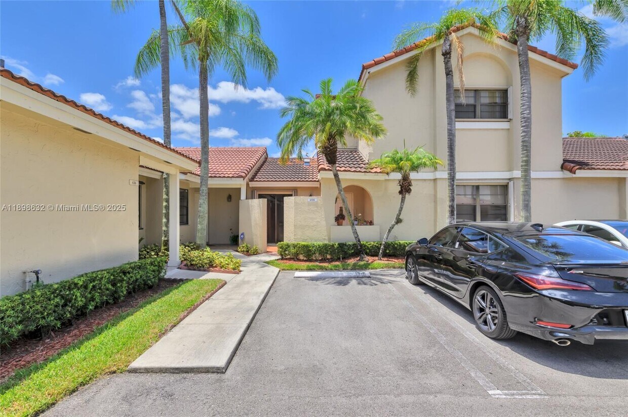 Foto principal - 6326 NW 170th Terrace