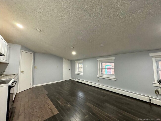 Building Photo - 48 Grand St