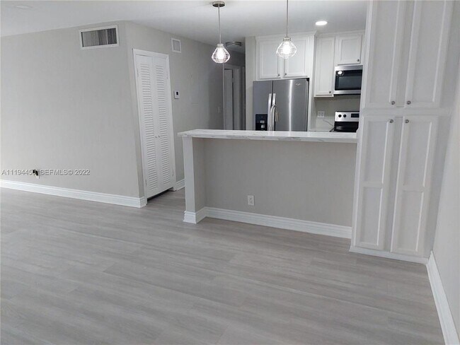 Foto del edificio - 1700 SE 15th St