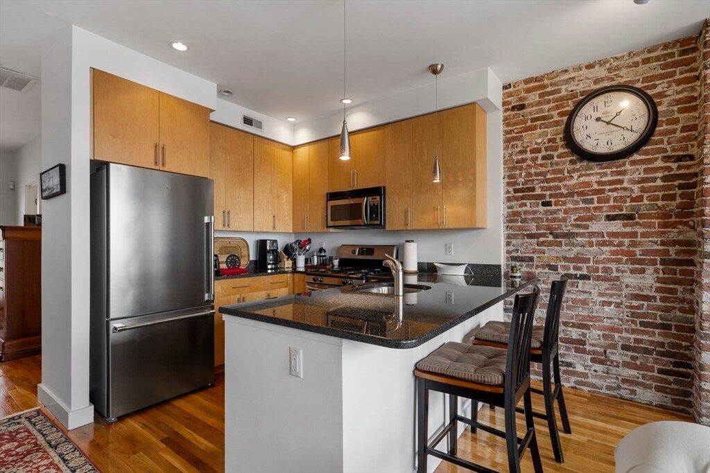 Primary Photo - 275 W 2nd St