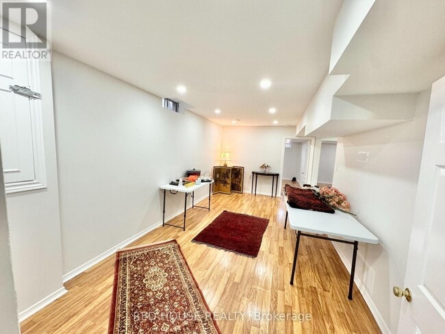 Building Photo - 33 Forestside Ct