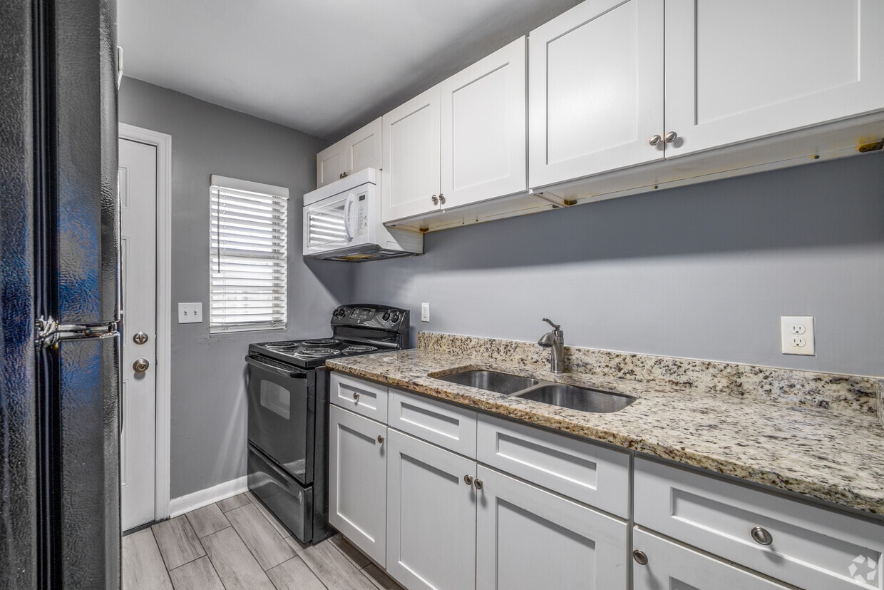 Caliente Apartments - 1029-1039 Caliente Dr Jacksonville, FL 32211