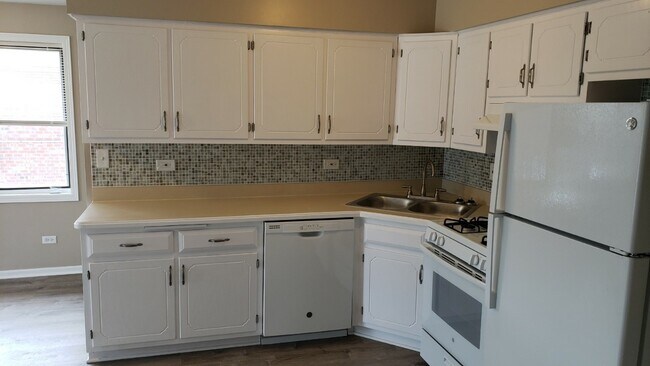 Building Photo - 9521 Minnick Ave