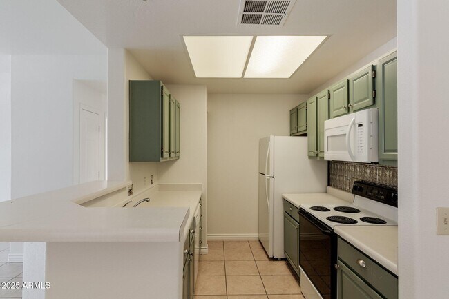 Foto del edificio - 3830 E Lakewood Pkwy E