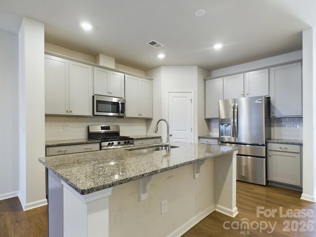 Building Photo - 15611 Country House St