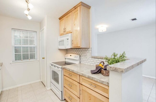 Foto del edificio - 808 Kalanchoe Ct