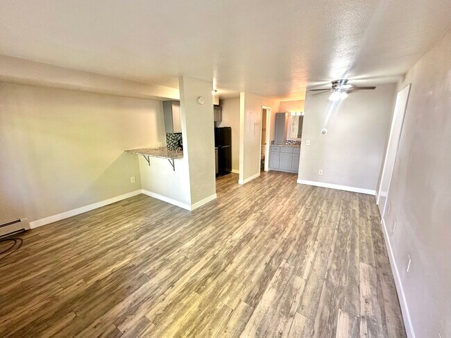Experimente la elegancia de este moderno apartamento con un diseño abierto y acogedor. - Apex 980