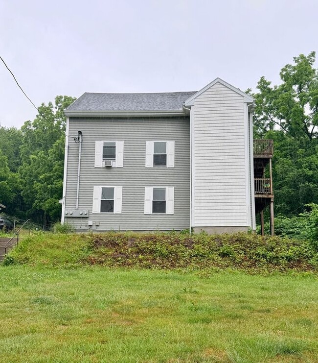 Building Photo - 415 School St