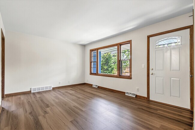 Foto del edificio - 4805 Camden Rd