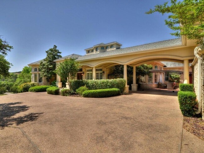 Building Photo - 1722 Canonero Dr