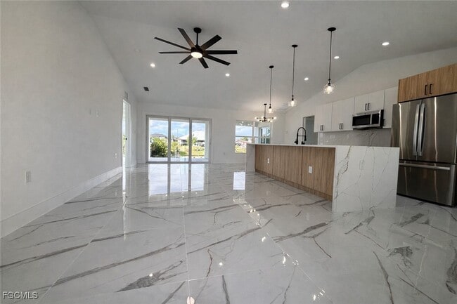 Building Photo - 3018 NE 1st Pl