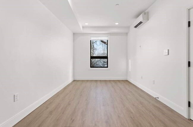 Building Photo - 1137 Washington St