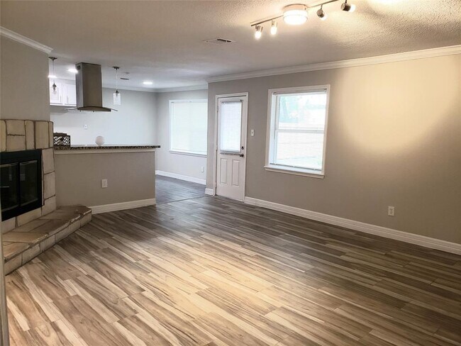 Foto del edificio - 2330 Joel Wheaton Rd