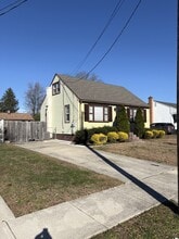 Building Photo - 701 Brooke Ave