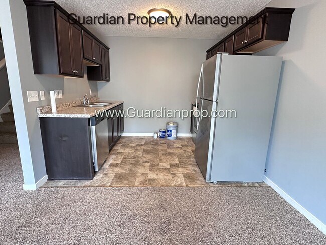 Building Photo - Champlin Town Home, 2 Car Garage, Dishwasher, Washer/Dryer, Balcony, May/June Move in Dates