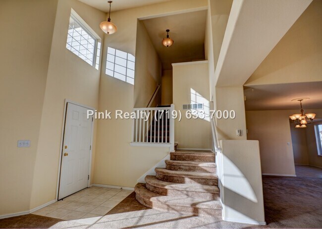 Foto del edificio - 985 Ridgebury Pl