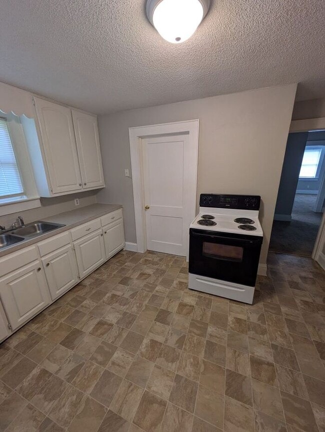 Building Photo - 2BD/2BA House in Hickory
