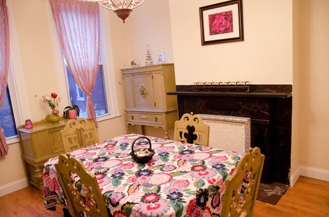 Dining room - 511 Avery Street