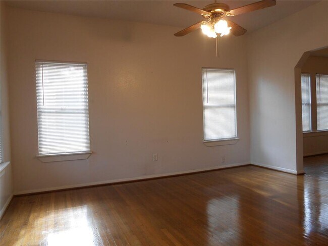 Building Photo - 1226 W Gray St